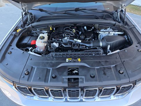 Used 2022 Jeep Grand Cherokee Limited image 34