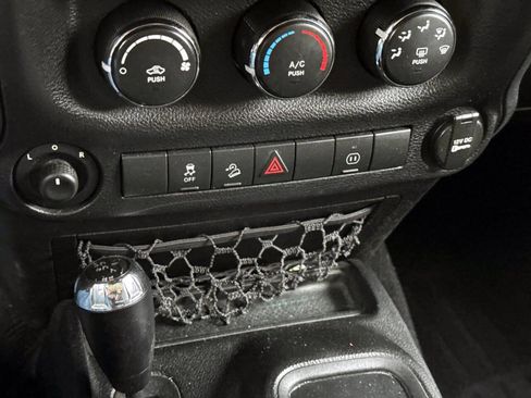 Used 2012 Jeep Wrangler Sahara image 21