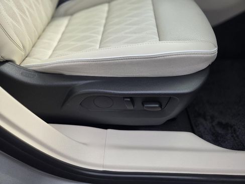 Certified 2023 Buick Envision Avenir image 36