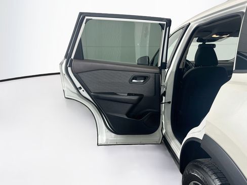 Used 2022 Nissan Rogue SV FWD image 26