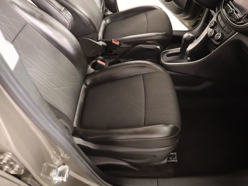 Used 2022 Chevrolet Trax LT w/ Driver Confidence Package image 12