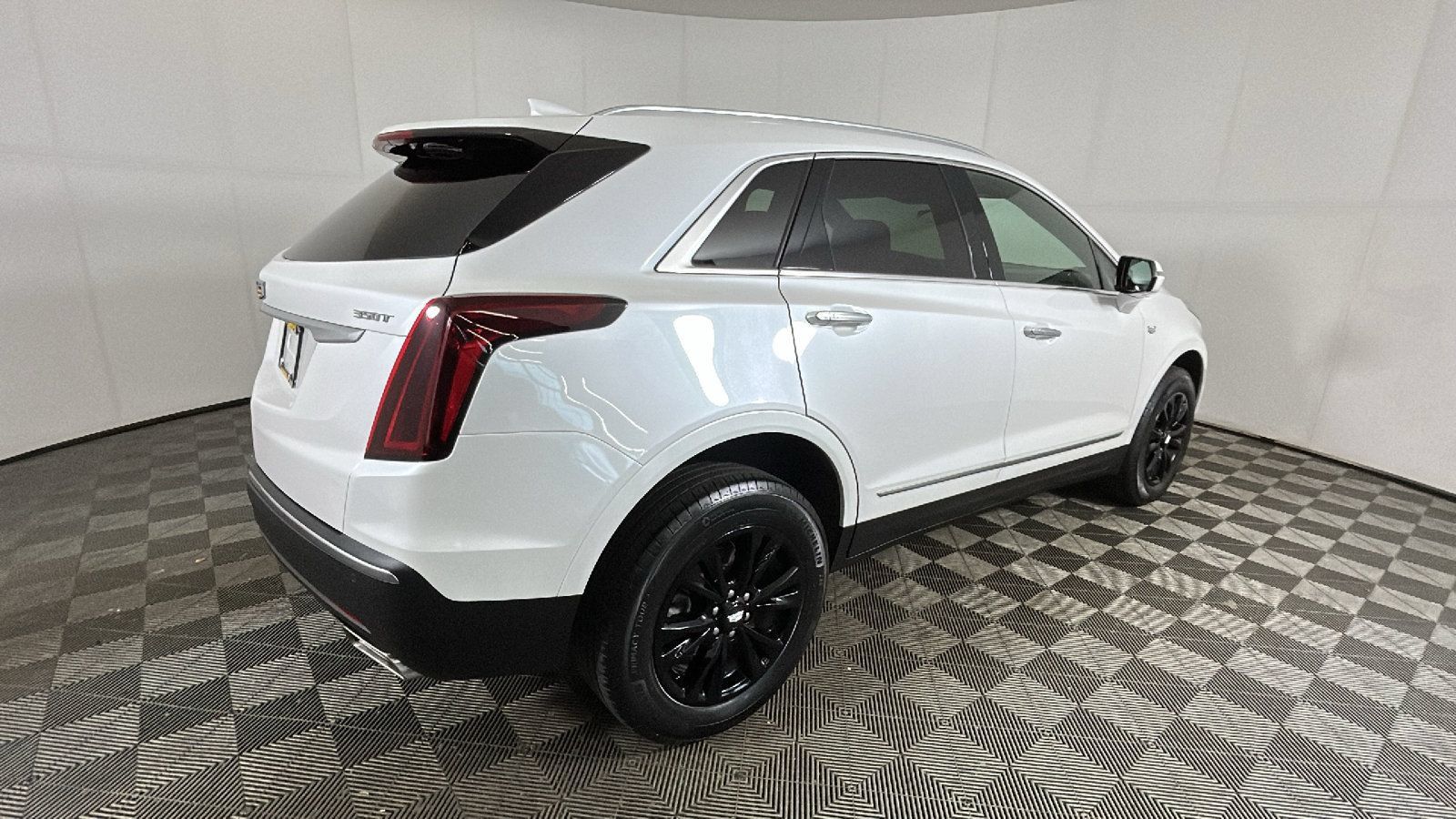 Used 2022 Cadillac XT5 Luxury AWD/4WD image 3