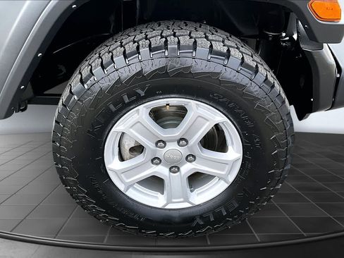 Used 2021 Jeep Wrangler Sport S image 34