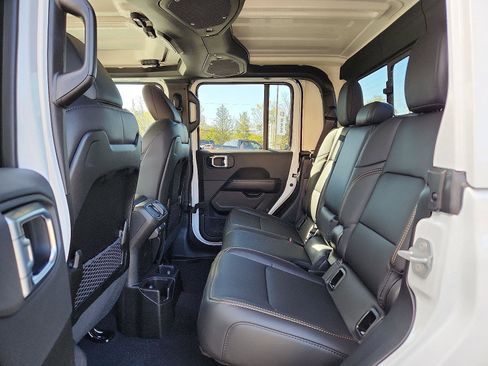 New 2025 Jeep Gladiator Sport image 6