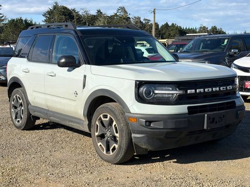 Used 2023 Ford Bronco Sport Outer Banks AWD/4WD image 2