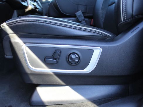 Used 2019 RAM 1500 Laramie image 13