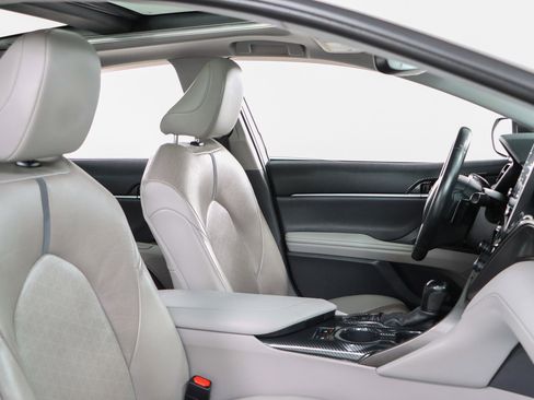 Used 2022 Toyota Camry XSE w/ Navigation Package image 27