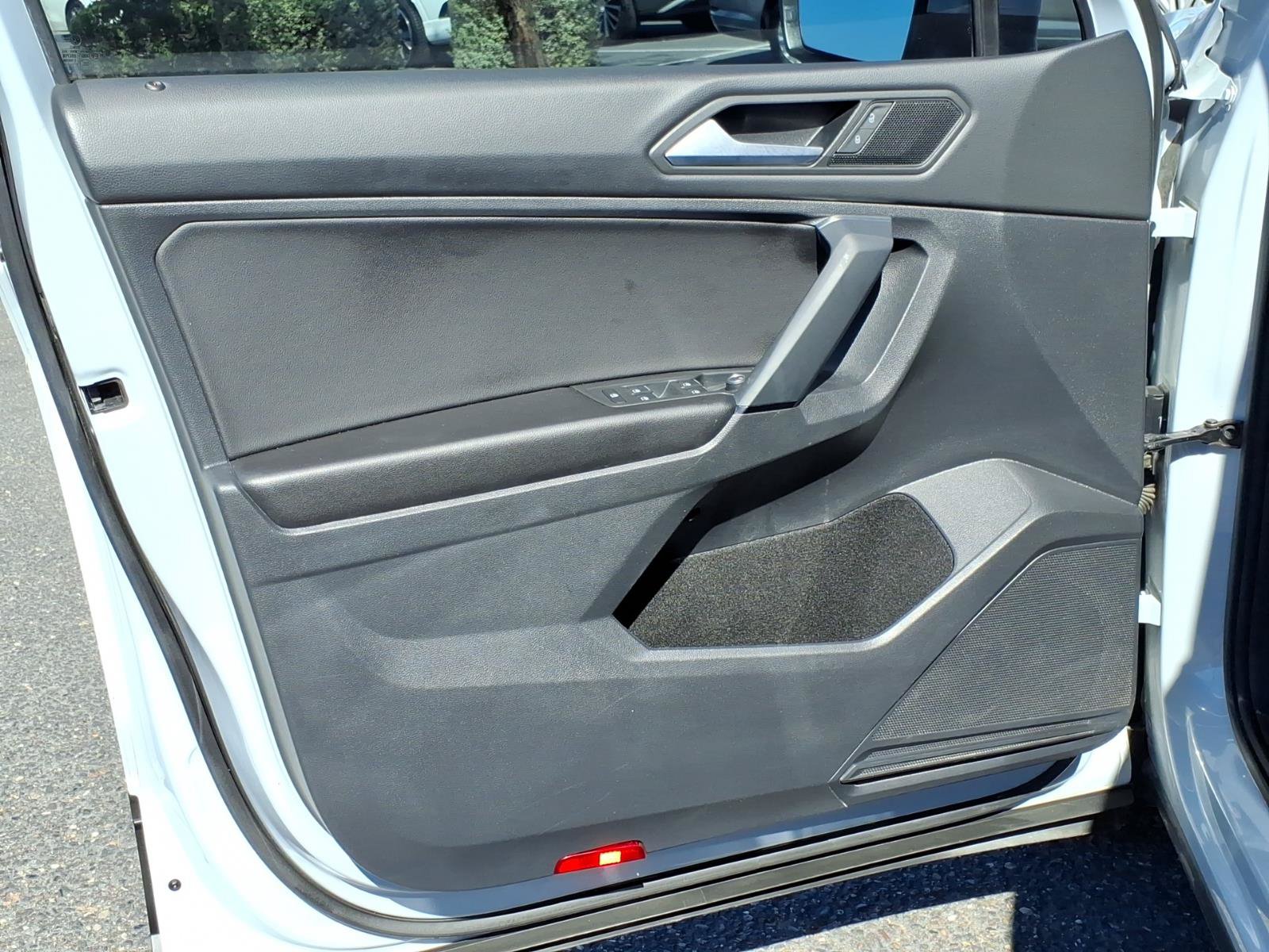 Used 2019 Volkswagen Tiguan SE FWD image 18