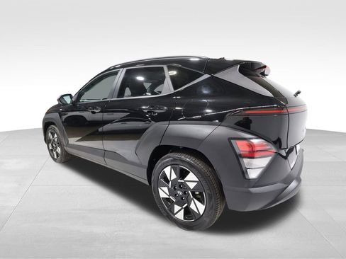 Used 2025 Hyundai Kona SEL image 2