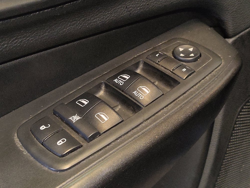 Used 2019 Jeep Cherokee Trailhawk w/ Comfort/Convenience Group AWD/4WD image 27