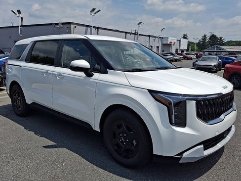 New 2026 Kia Carnival LX FWD image 2