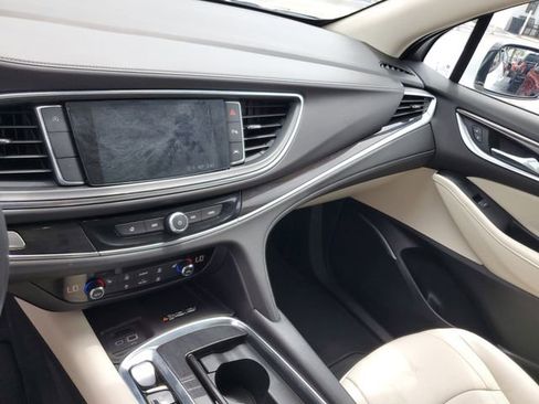 Used 2022 Buick Enclave Essence FWD image 25