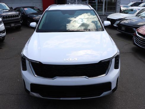Used 2024 Kia Sorento S FWD image 9