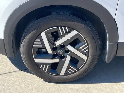 Used 2025 Nissan Kicks SV FWD image 5