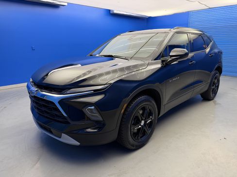 Used 2024 Chevrolet Blazer LT w/ Convenience Package FWD image 4