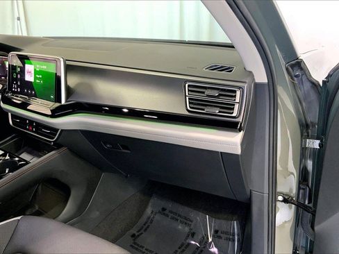 Used 2024 Volkswagen Atlas Peak Edition SE image 16