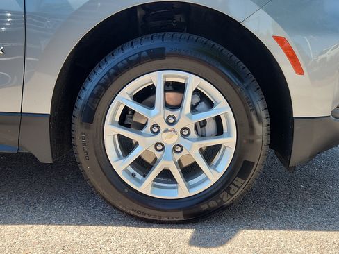 Used 2024 Chevrolet Equinox LT AWD/4WD image 17