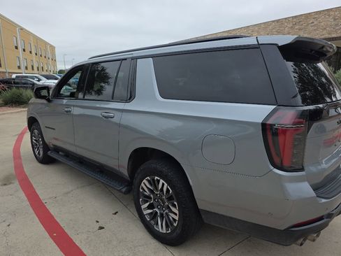 Used 2025 Chevrolet Suburban Z71 AWD/4WD image 4