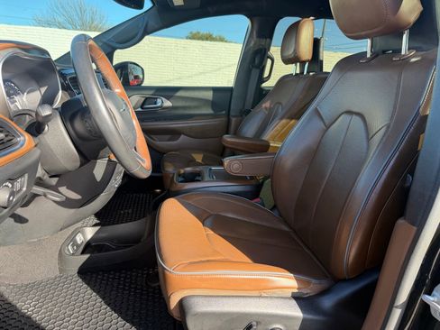 Used 2020 Chrysler Pacifica Limited w/ Advanced Safetytec Group image 20