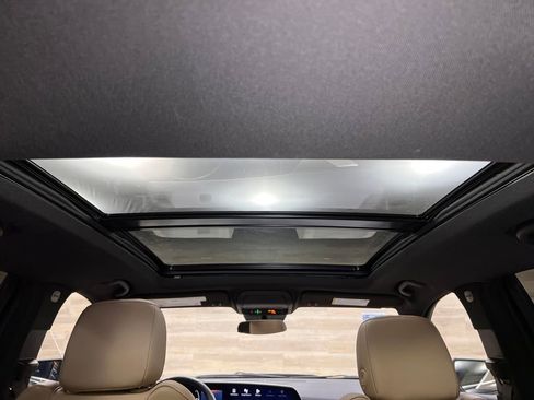 Used 2024 Cadillac XT4 Luxury w/ Cold Weather Package FWD image 16