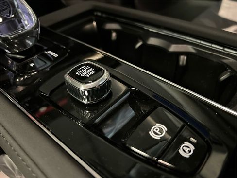 New 2026 Volvo XC90 B5 Core w/ Protection Package Premier image 20