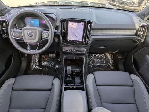 Used 2023 Volvo XC40 Recharge Plus image 24