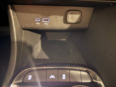 Used 2024 Buick Encore GX Sport Touring image 23