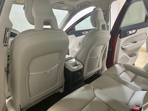 Used 2018 Volvo XC60 T8 Inscription image 13