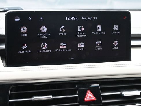 Used 2024 Genesis G70 2.5T image 15