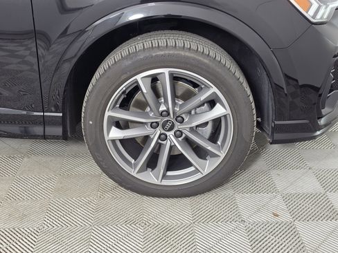 Certified 2025 Audi Q3 2.0T Premium w/ Convenience Package AWD/4WD image 10