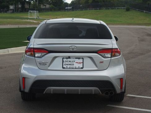 Used 2022 Toyota Corolla SE FWD image 3
