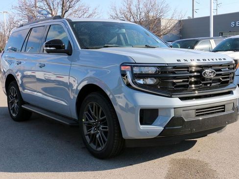 New 2026 Ford Expedition Platinum w/ Stealth Appearance Package image 4