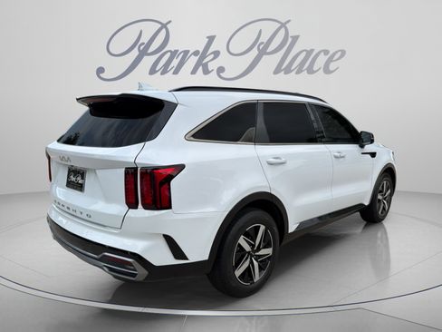 Used 2022 Kia Sorento EX w/ Panoramic Sunroof Package FWD image 5