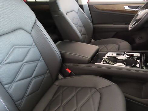 New 2025 Volkswagen Atlas SE image 28