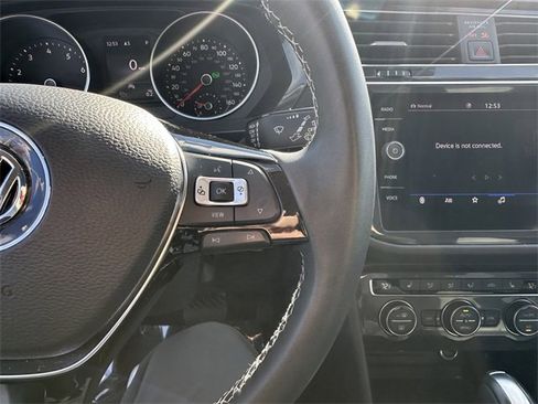 Used 2021 Volkswagen Tiguan SE image 28