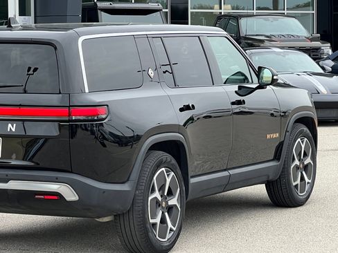 Used 2024 Rivian R1S Adventure AWD/4WD image 13