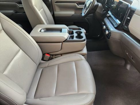 Used 2025 GMC Sierra 1500 SLT AWD/4WD image 13