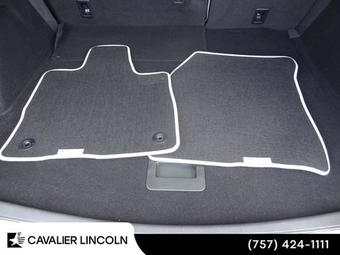 Used 2026 Lincoln Nautilus Premier AWD/4WD image 9