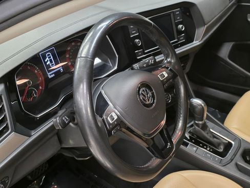 Used 2019 Volkswagen Jetta SE w/ Cold Weather Package FWD image 17