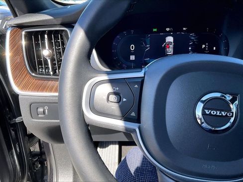 Used 2022 Volvo XC60 B5 Momentum w/ Climate Package AWD/4WD image 23