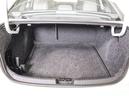 Used 2025 Volkswagen Jetta SE w/ Sunroof Package FWD image 40