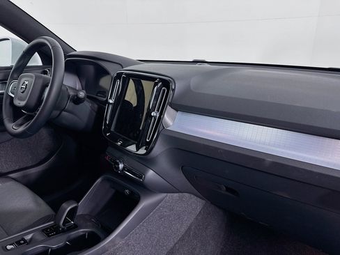 Used 2025 Volvo XC40 B5 Core image 29