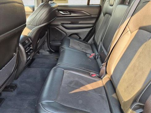 Used 2023 Jeep Grand Cherokee Altitude AWD/4WD image 16