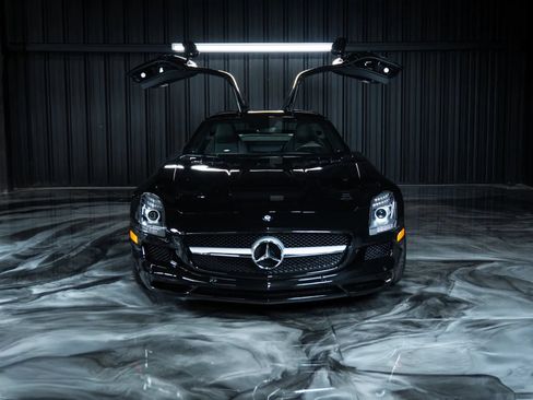 Used 2012 Mercedes-Benz SLS AMG Coupe image 2