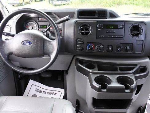 Used 2014 Ford E-250 and Econoline 250 Extended w/ Power Group image 9