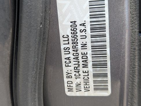 Used 2024 Jeep Grand Cherokee L Laredo RWD image 22