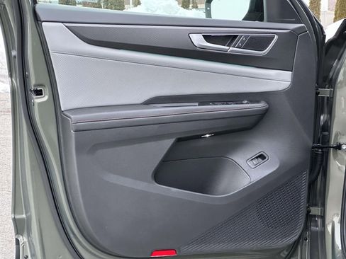 Used 2025 Volkswagen Atlas Peak Edition SE image 16