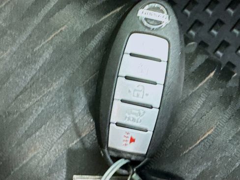 Used 2018 Nissan Rogue SV w/ Premium Package FWD image 37