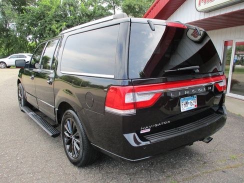 Used 2017 Lincoln Navigator L Select AWD/4WD image 6