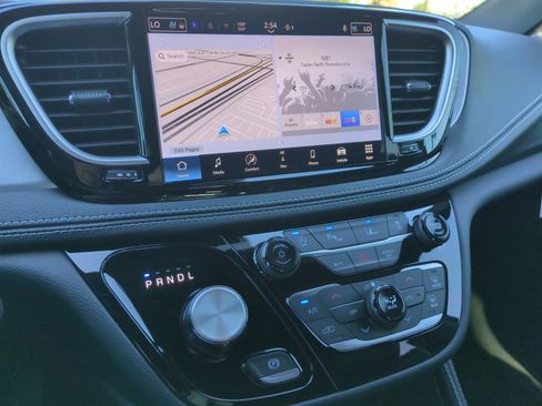 New 2026 Chrysler Pacifica Limited w/ S Appearance Package image 12